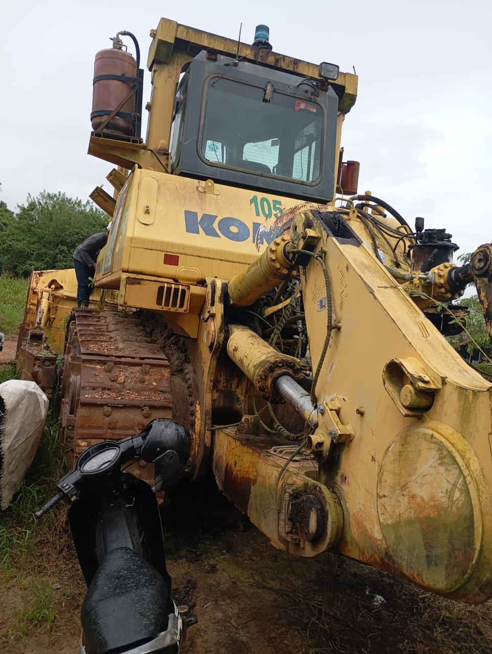 Бульдозер Komatsu 375-6R