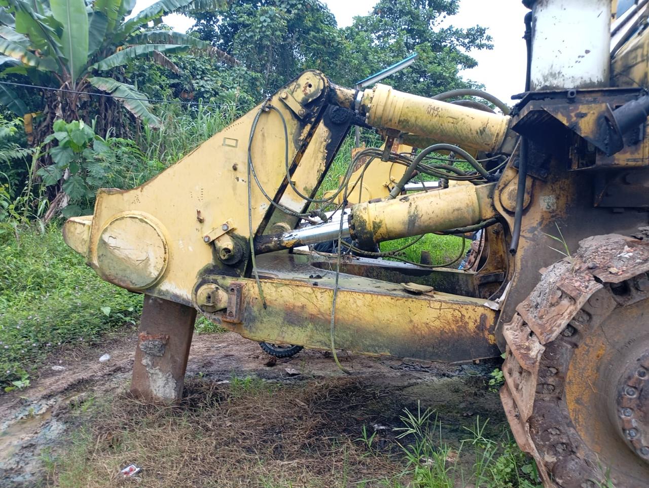 Бульдозер Komatsu 375-6R