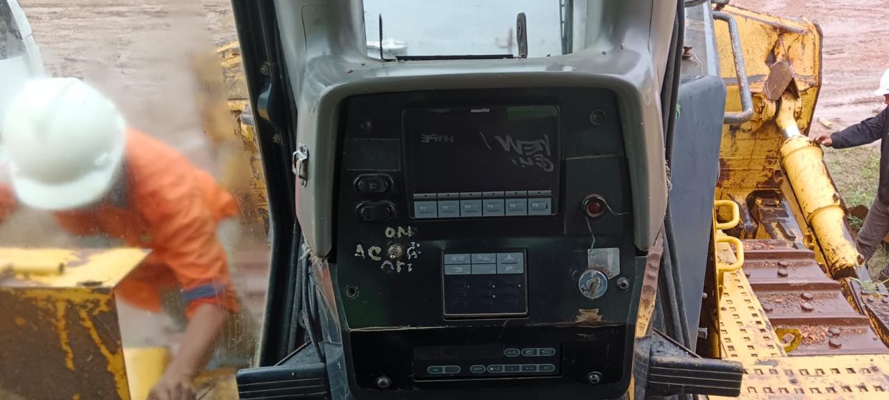Бульдозер Komatsu 375-6R