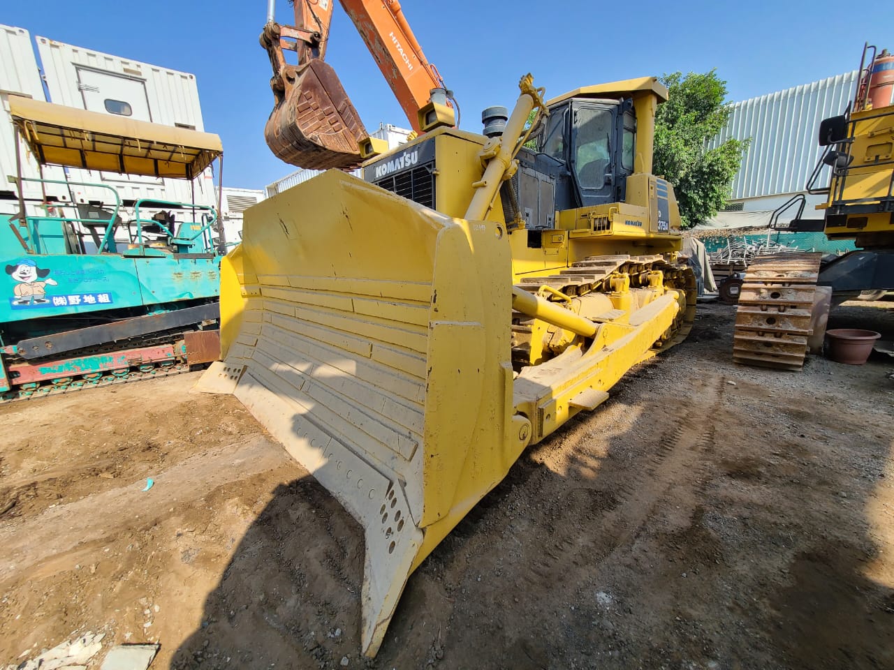 Бульдозер Komatsu 375-5