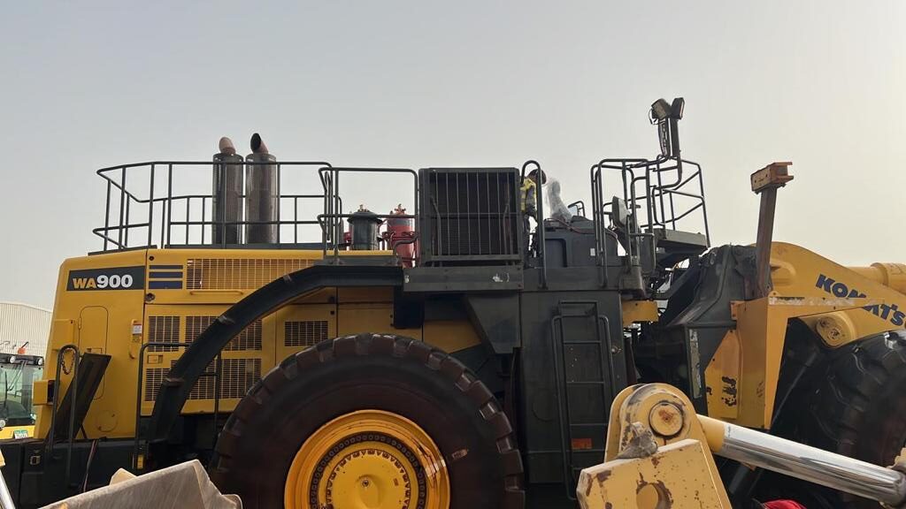 Погрузчик Komatsu WA900