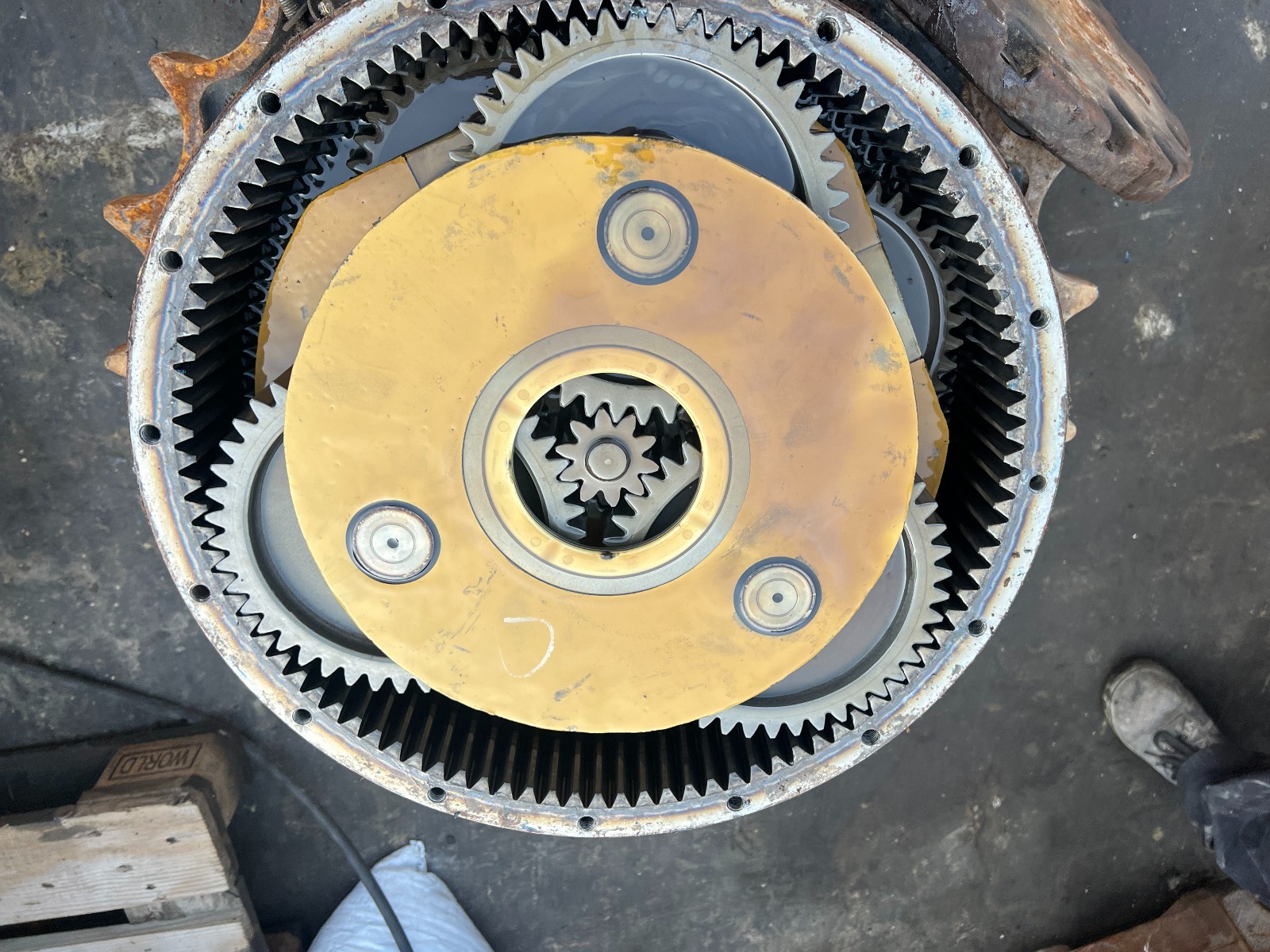 Бортовой редуктор Komatsu PC400-7