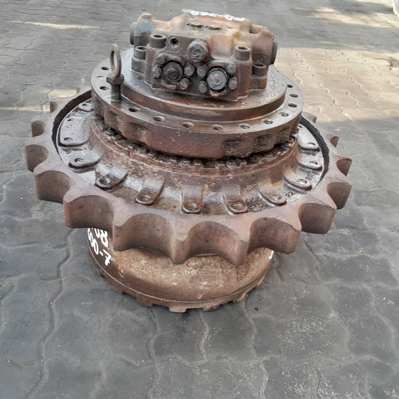 Бортовые редукторы для экскаватора Komatsu PC300-7