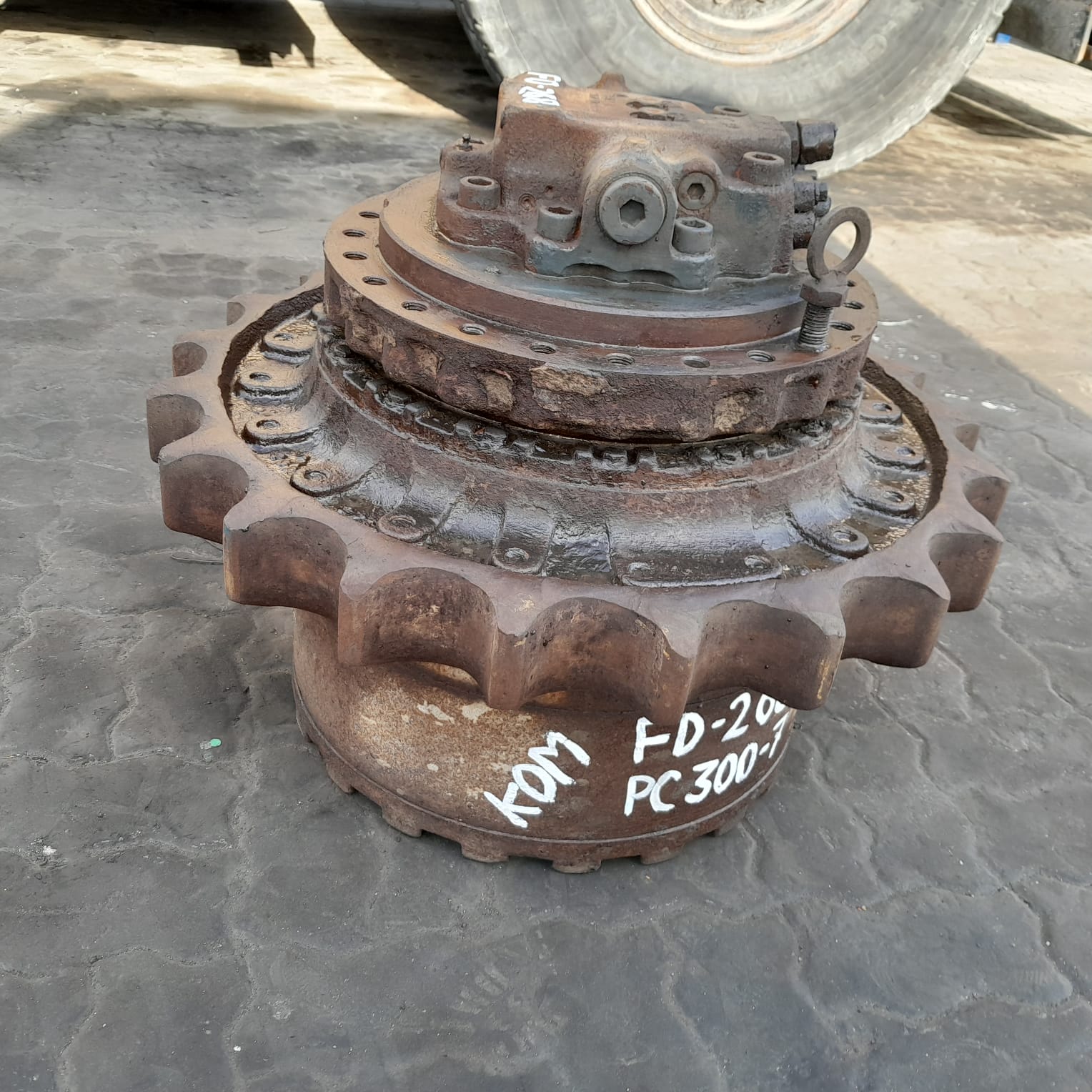 Бортовые редукторы для экскаватора Komatsu PC300-7
